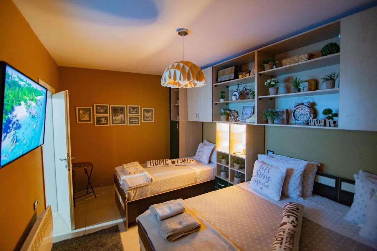 Villa Elezi Korce 0*,  Albánie